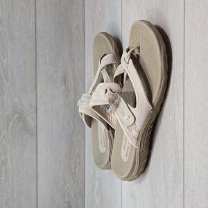 Skechers Women Reggae Loop Toe Sandals shoes sz 9.5